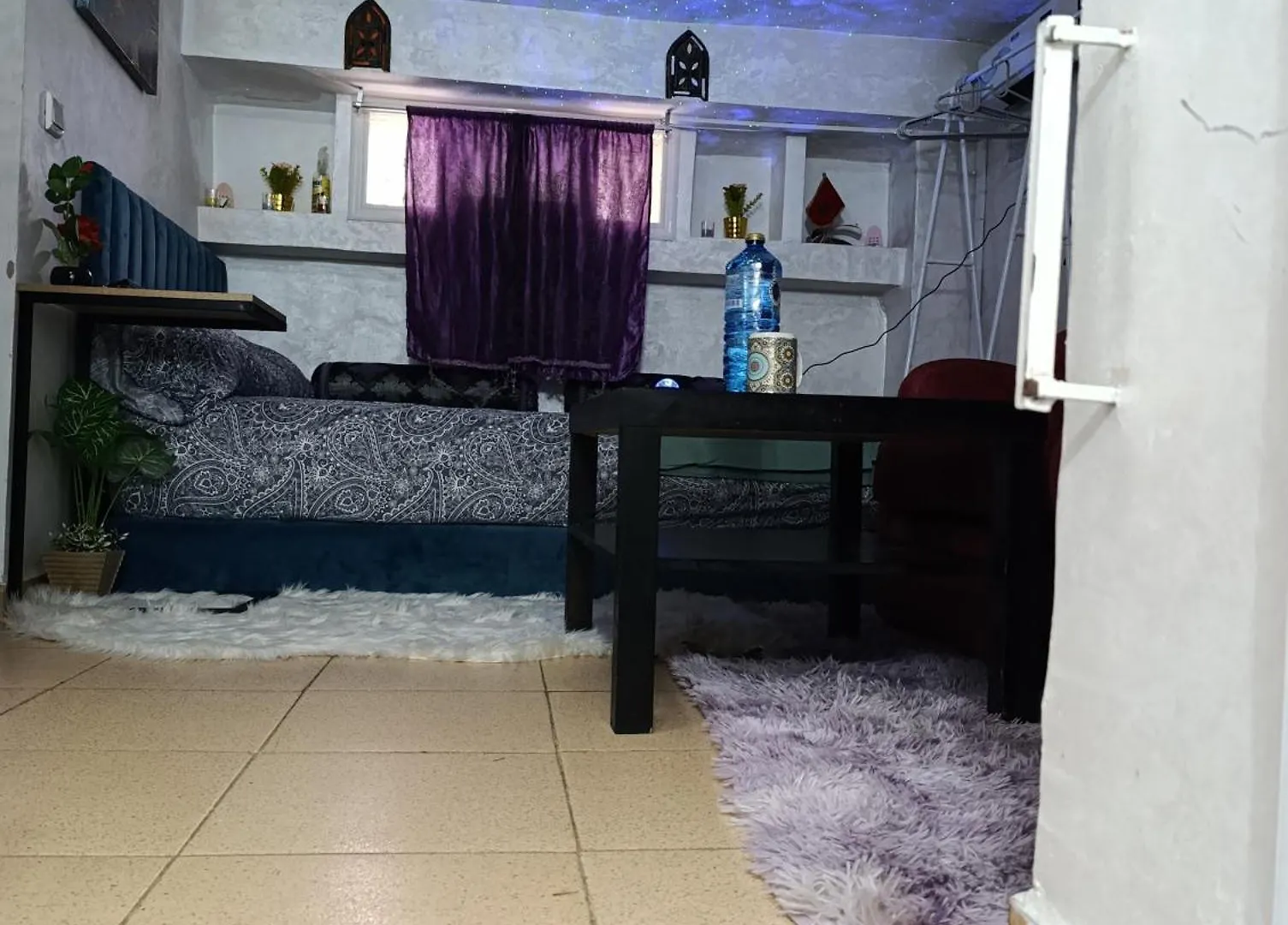 Alone Studio Casablanca Capsule hotel